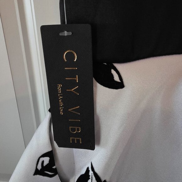 City Vibe Short Dress - Picture 4 of 4